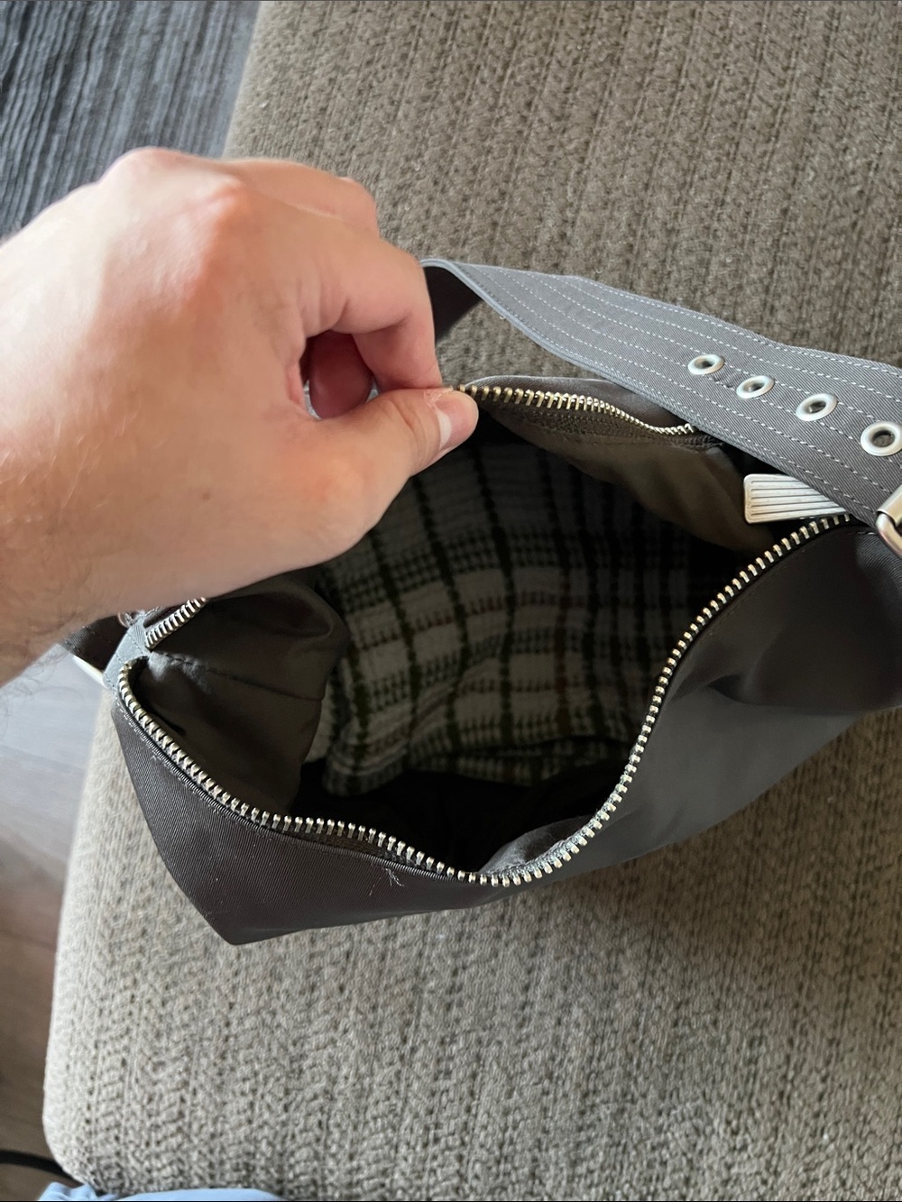 GAP Gray Nylon Slouch Shoulder Bag Minimalist Y2K Hobo Purse - Picture 4 of 5